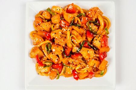 Вокси с ананасом и мясом цыпленка