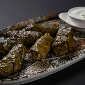 Долма в виноградных листьях