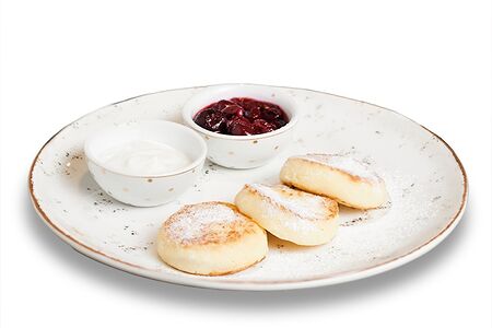 Сырники с вишневым джемом