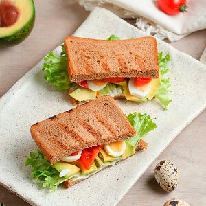 Քլաբ սենդվիչ ավոկադոյով