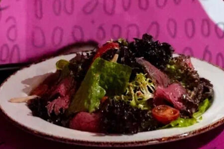 Салат с ростбифом и печеным перцем