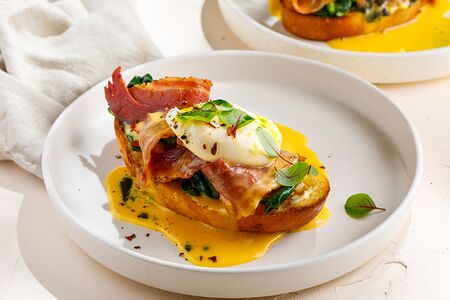 Бенедикт с беконом