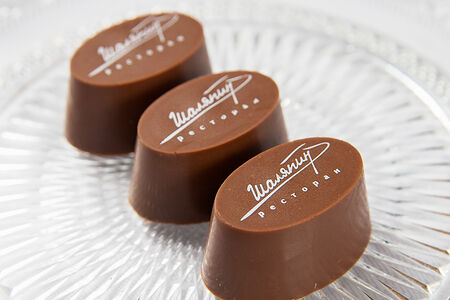 Конфета апельсиновая с куантро