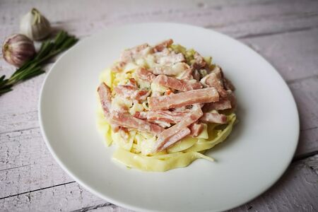 Паста под соусом карбонара