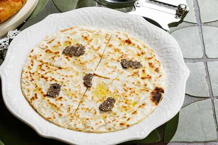 Лепешка с трюфелем бри