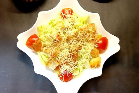 Салат Цезарь с курицей