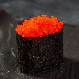 Гункан с икрой масаго