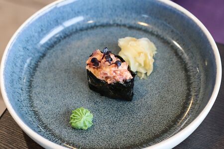 Гункан с тунцом