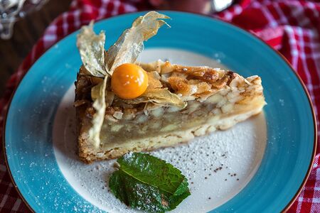 Пирог с яблоком