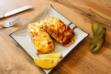 Горбуша под шубой из овощей и сыра сулугуни