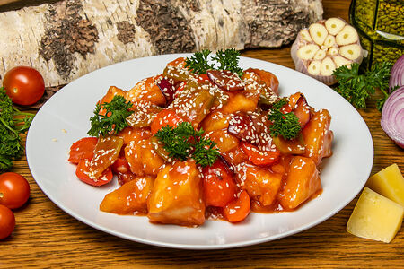 Курица в кисло-сладком соусе с овощами и ананасом