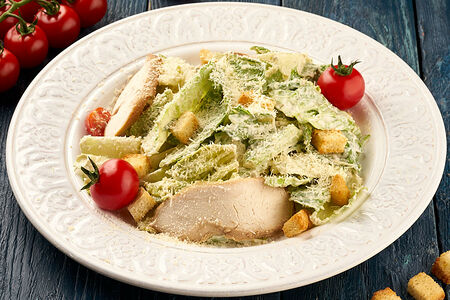 Салат Цезарь с курицей