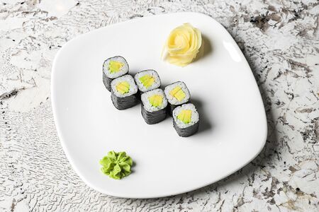 Ролл Авокадо маки