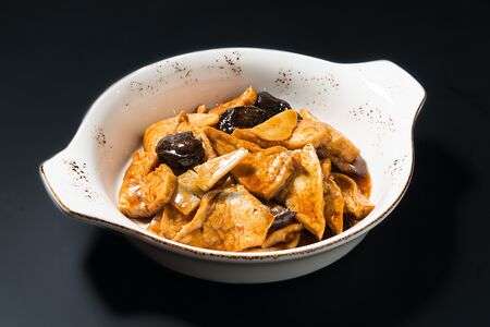 Тофу с бамбуком и грибами