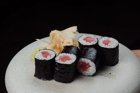 Маки с тунцом