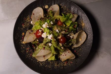 Салат с грушей