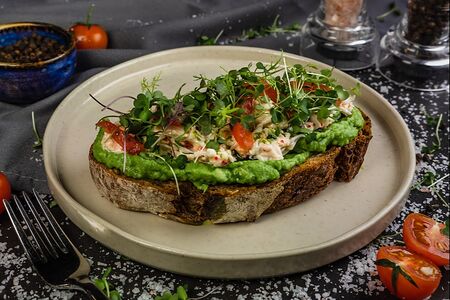 Брускетта с крабом