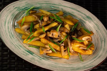 Жареная картошка по-домашнему