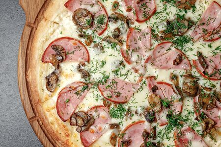 Пицца Грибы и ветчина