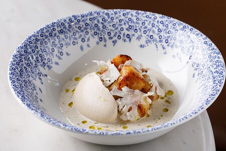 Гребешки с цветной капустой и трюфельным соусом