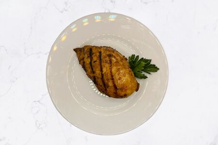 Куриная грудка обжаренная на гриле