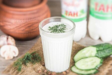 Кисломолочный напиток Тан