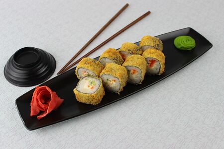 Горячий ролл с крабом