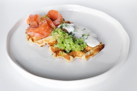 Картофельные вафли с лососем