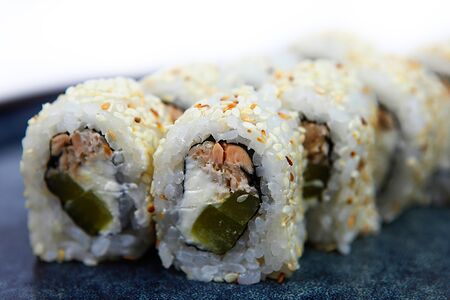 Ролл Такузи