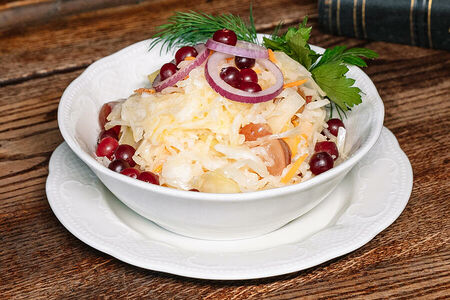 Капуста квашеная с фруктами