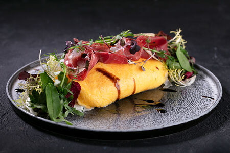 Омлет брезаола