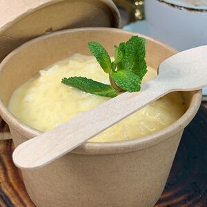 Каша рисовая на молоке с клубничным вареньем