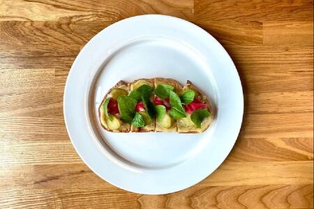 Брускетта Тунец-красный лук