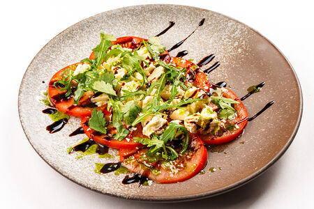 Капрезе с домашним сыром