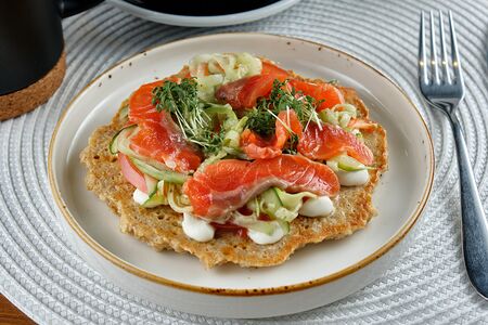 Овсяноблин с форелью