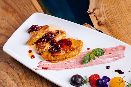 Фуа-гра со свежей малиной и желе из северных ягод