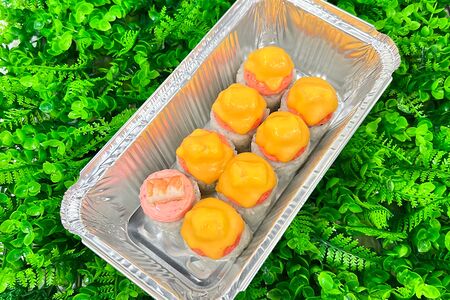 Запеченная креветка под чеддером