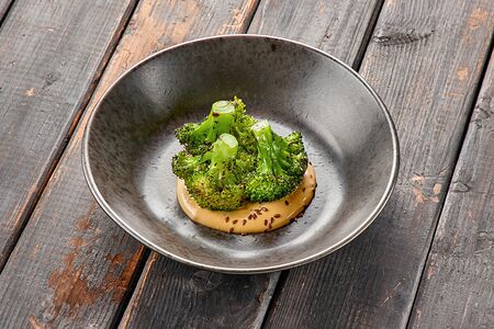 Брокколи с соусом майо