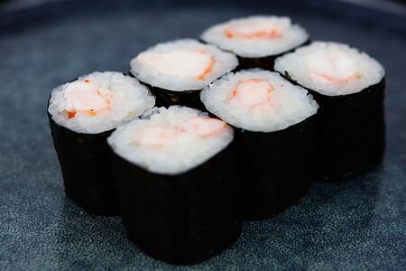 Ролл с креветкой