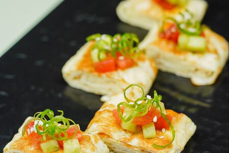 Эгг-ролл с тунцом