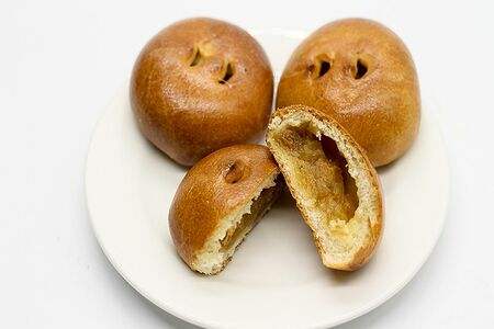 Пирожок с яблоком