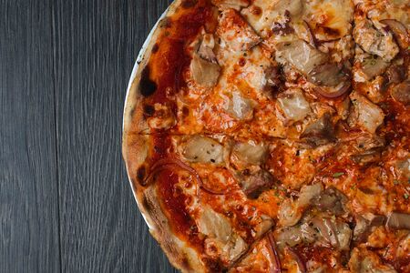 Пицца с тунцом