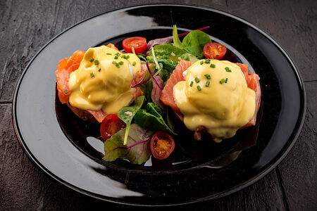 Яйца Бенедикт с лососем