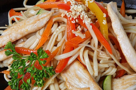 Удон с курицей