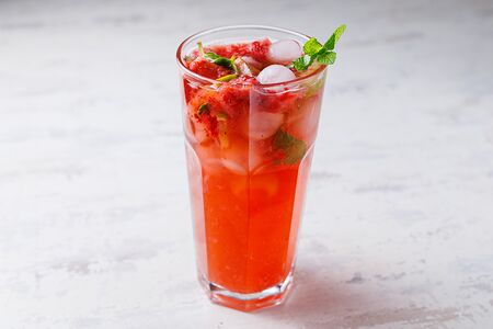 Лимонад Клубничная сказка 1л