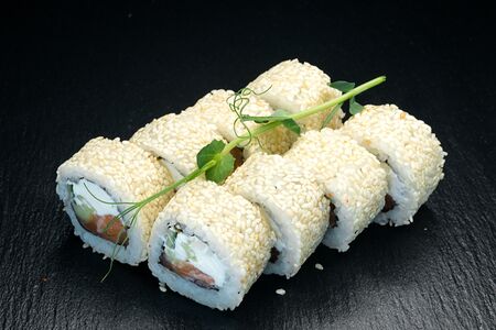 В кунжуте мини-бикини