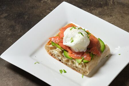 Бенедикт с семгой