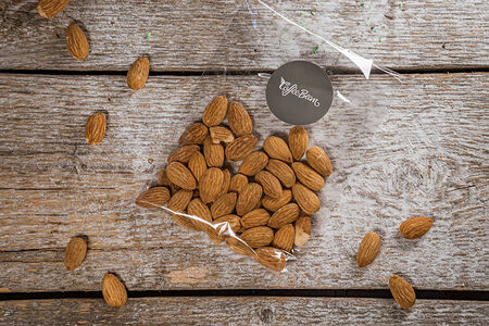 Орехи миндаль с морской солью