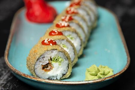 Теплый ролл с мидиями