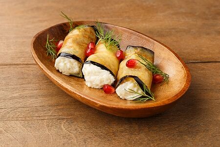 Рулетики из баклажанов с сырной начинкой